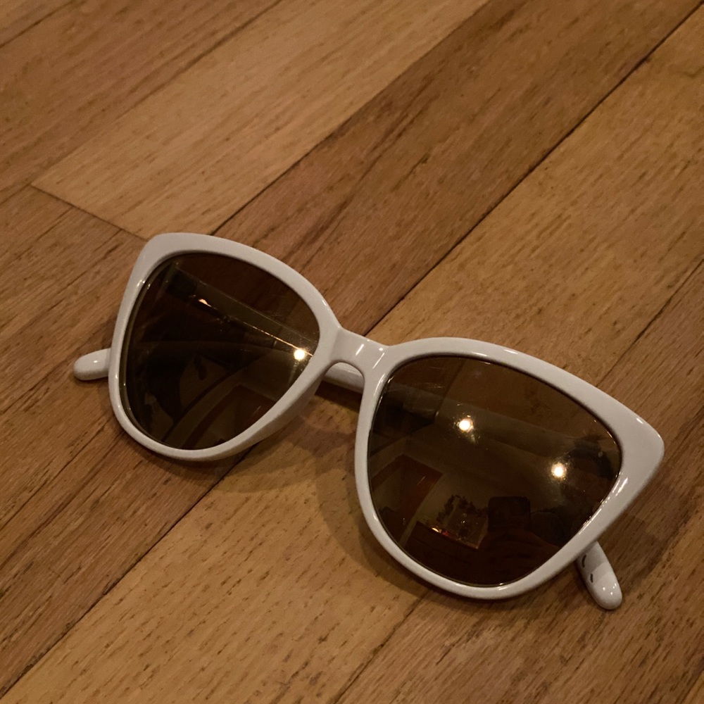 Women’s Sunglasses with white frame